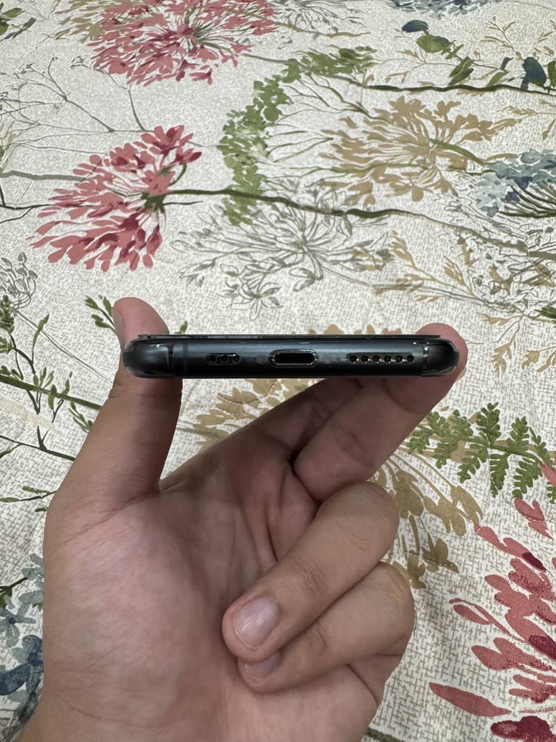 Apple iPhone 11 Pro 6