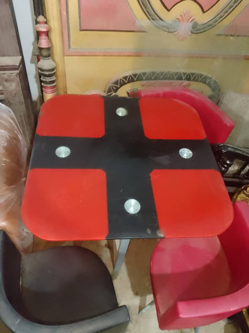 dinning table with charge 3