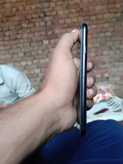 Koi masla nai hai phone ko originally hai her kisam ki varenty hai