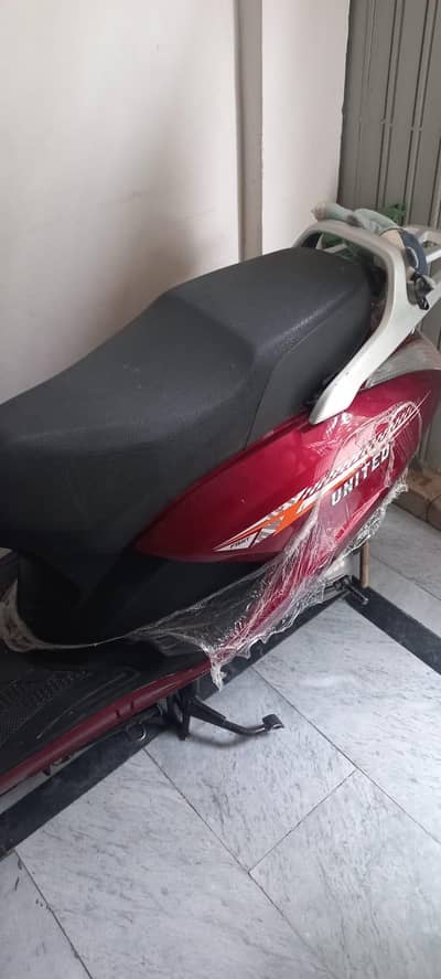 united 100cc petrol scooty