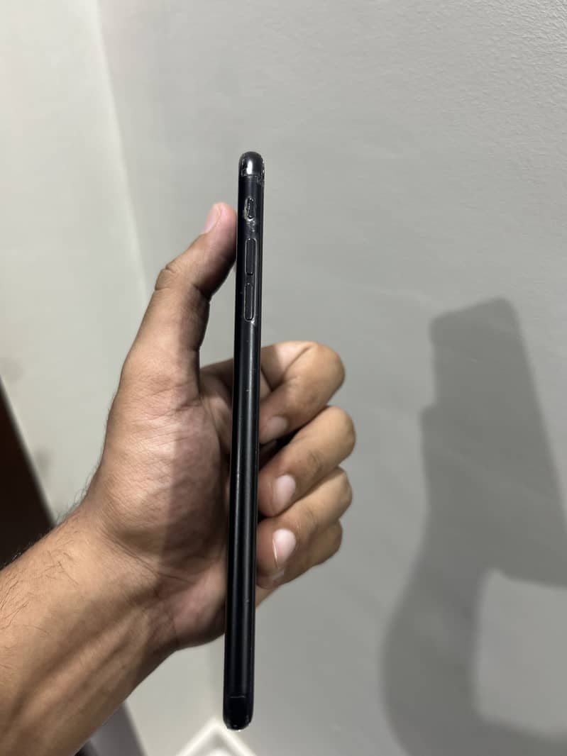 Apple iPhone 7 Plus 2