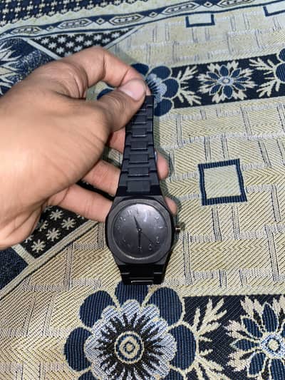 Black aura watch