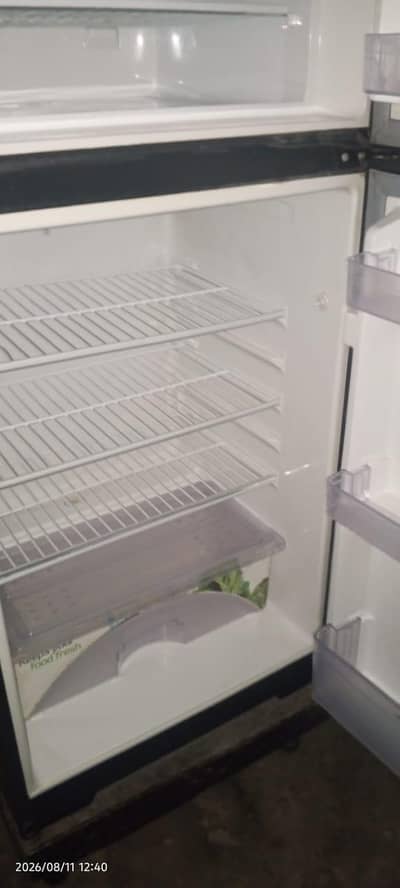 dawlance fridge medium size glas door 9170