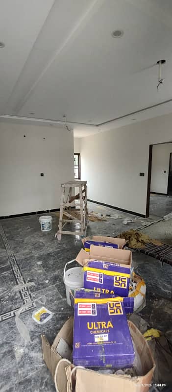 1 Kanal brand new second floor 2 beds tvl ktchen stor for family and ,Femailsand near umt ucp and shouket khanum