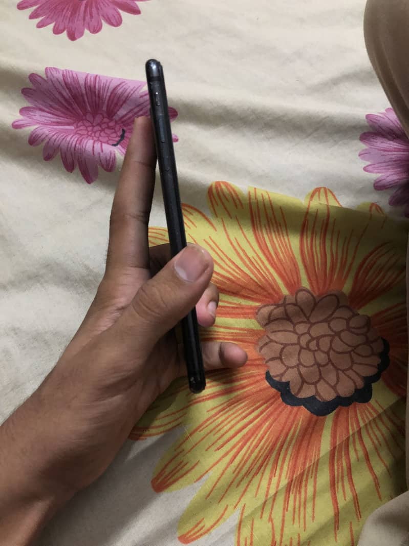 Apple iPhone 7 Plus 5