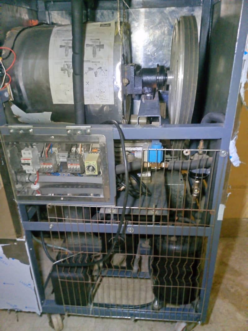 Batch freezer ice cream machine. 1