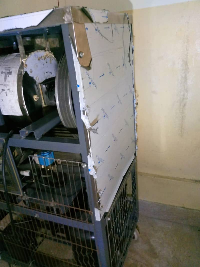 Batch freezer ice cream machine. 3