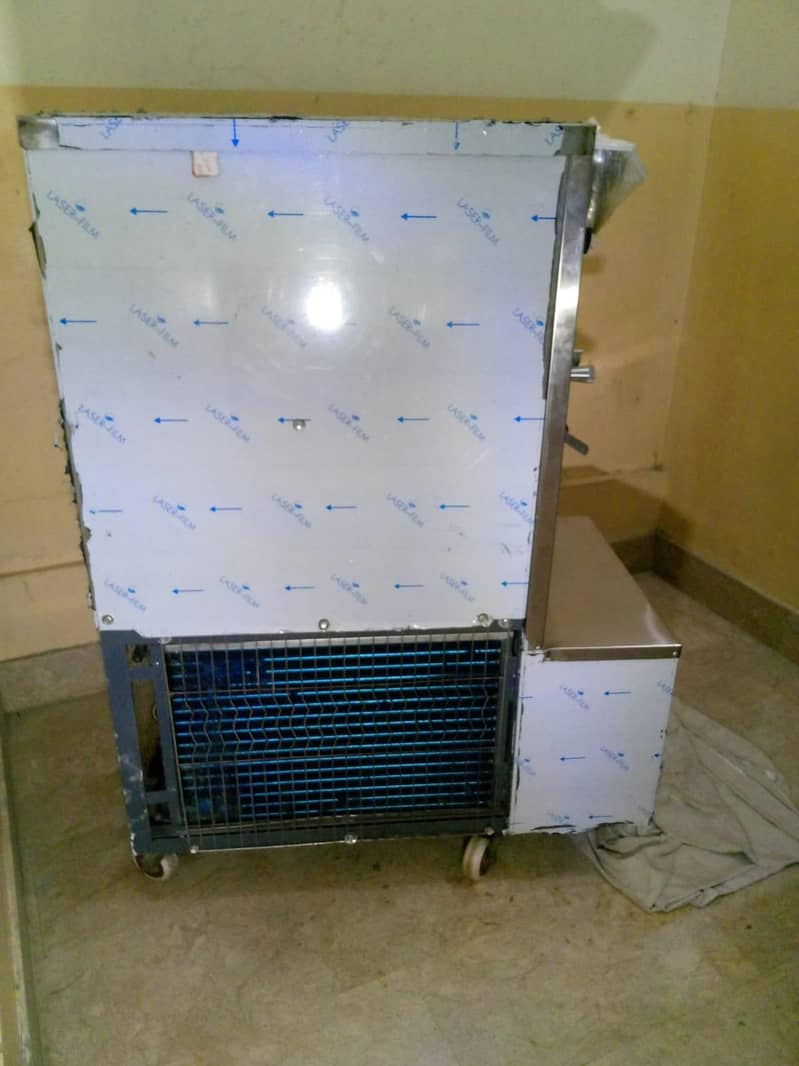 Batch freezer ice cream machine. 4