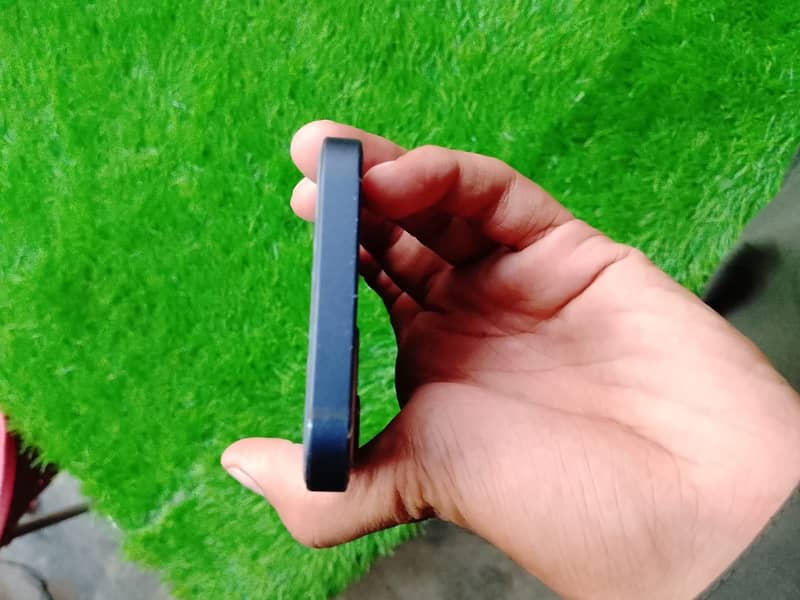 Apple iPhone 12 mini 1