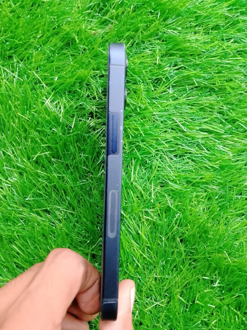 Apple iPhone 12 mini 3