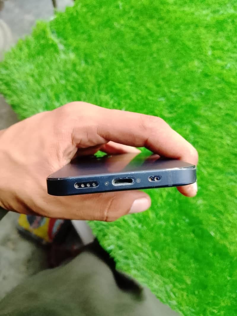 Apple iPhone 12 mini 4