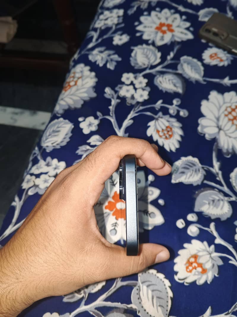Apple iPhone 14 3