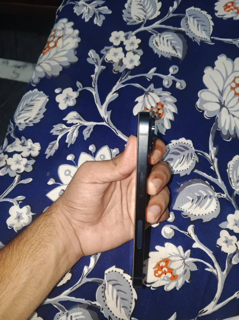 Apple iPhone 14 4