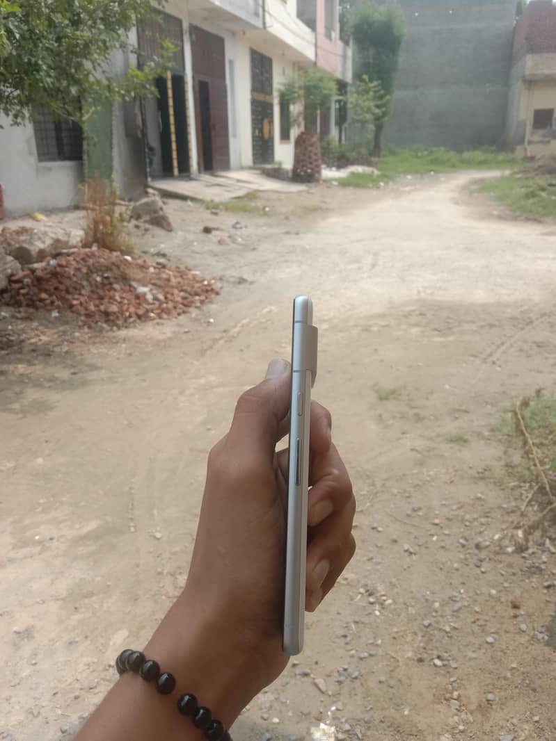Google Pixel 7 4