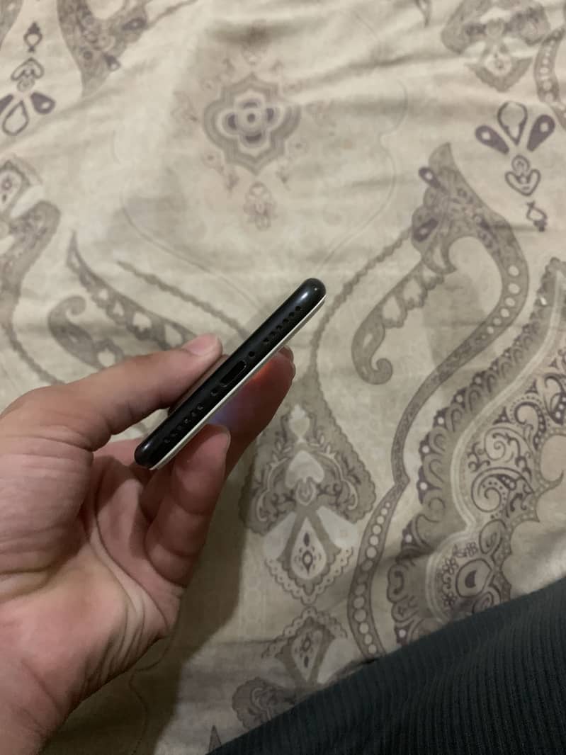 Apple iPhone 7 2