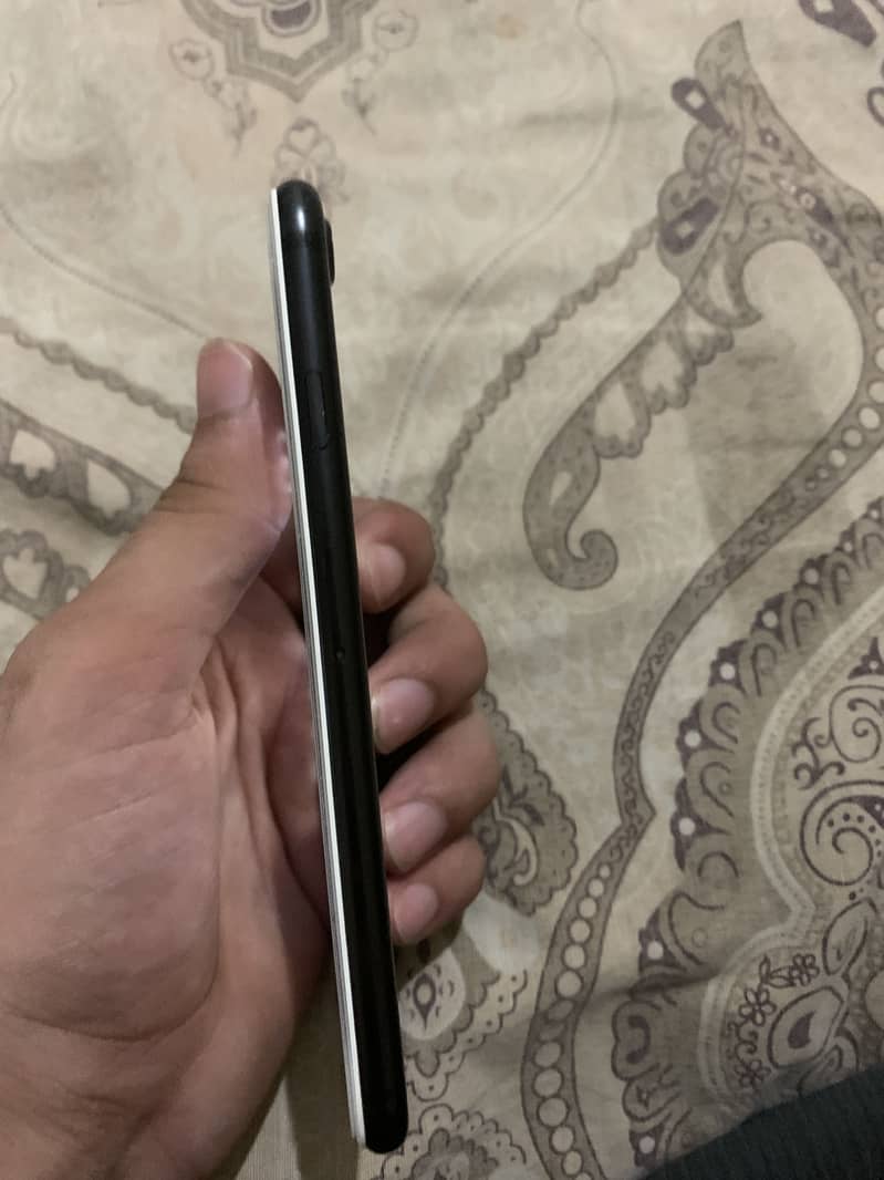 Apple iPhone 7 3