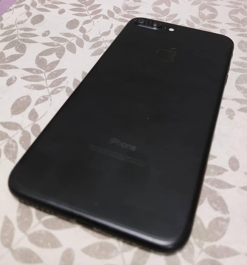 Apple iPhone 7 Plus 1