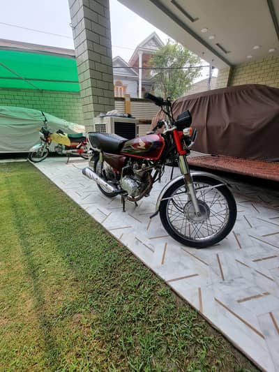 Honda CG 125 for sell available at faisalabad 2017 model lush condi
