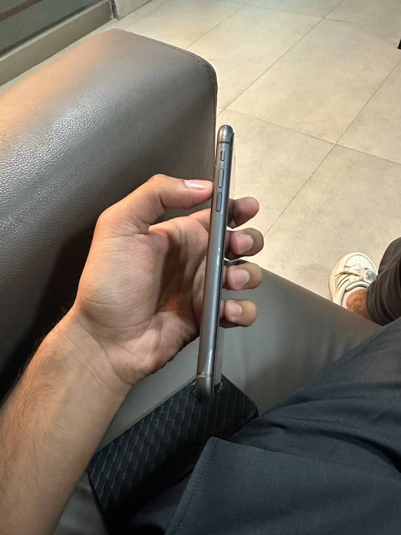 Apple iPhone 11 3
