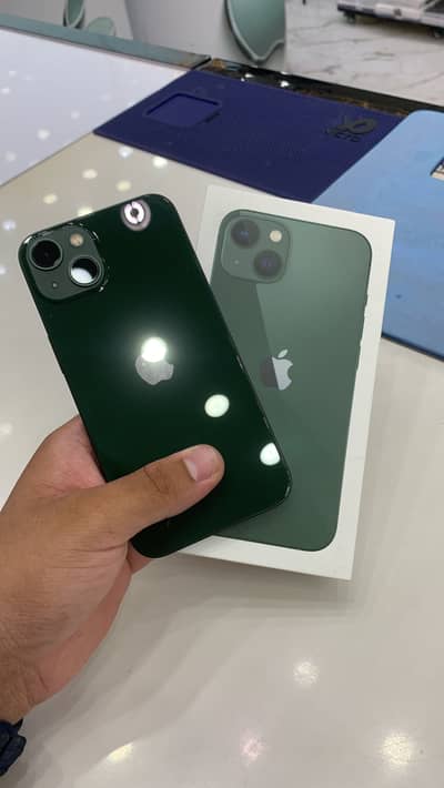Apple iPhone 13