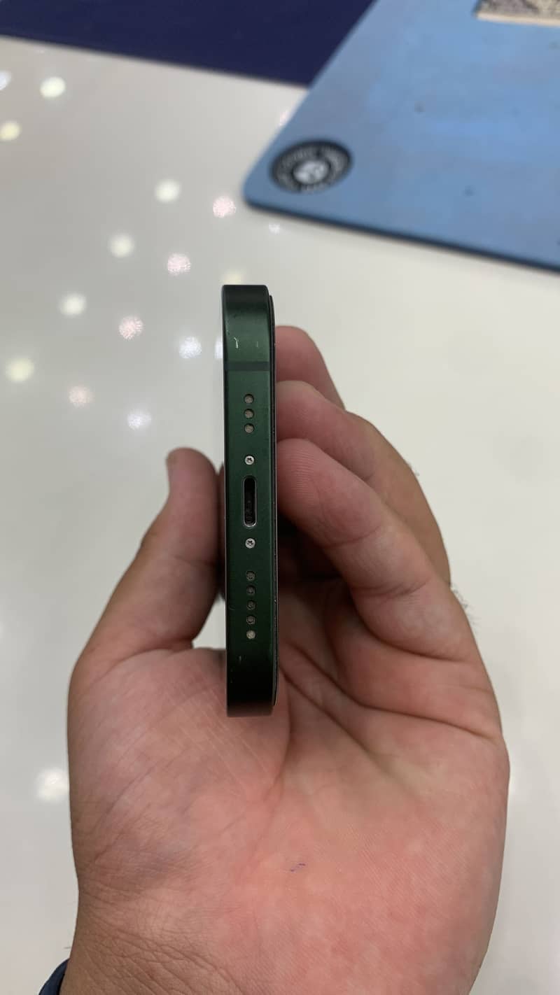 Apple iPhone 13 1