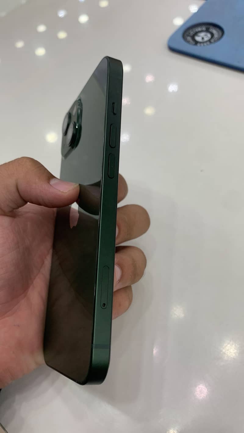 Apple iPhone 13 2