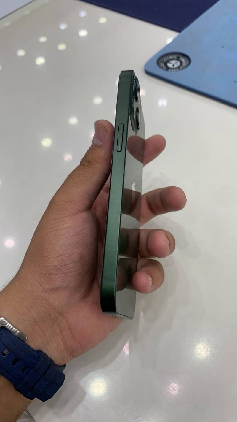 Apple iPhone 13 3