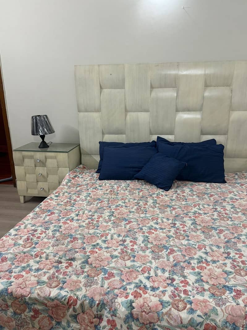 Bed set with dressing table 1