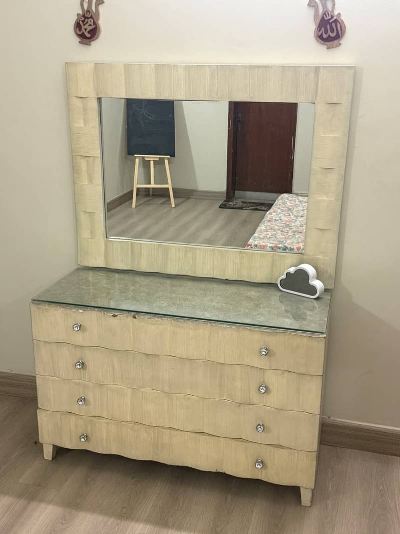 Bed set with dressing table 4