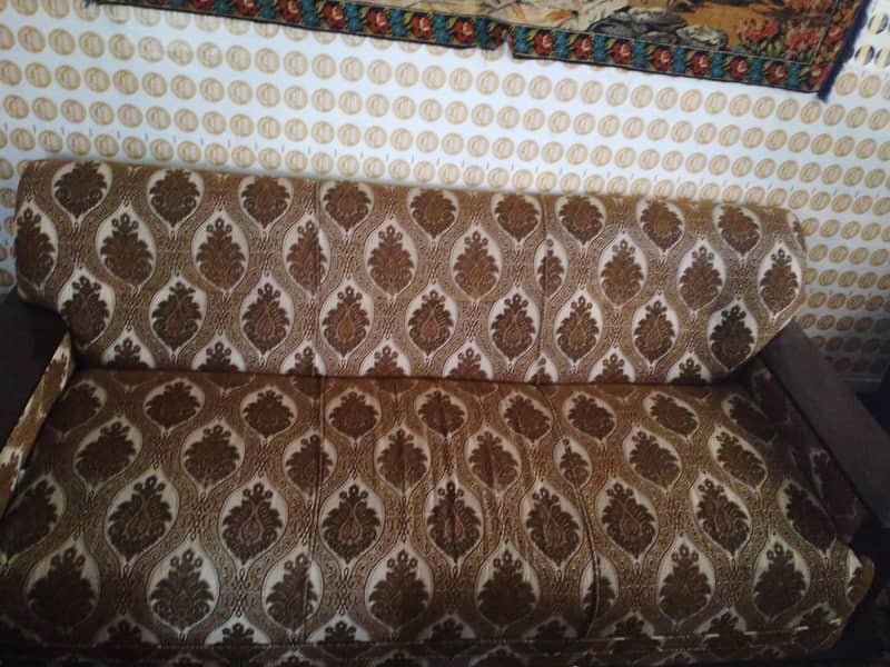 seven seter sofa 0
