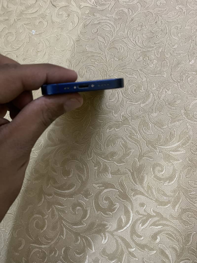 Apple iPhone 12 mini 6