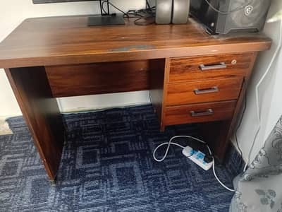 Computer Study Table In Excellent Condition with 3 Drawers
