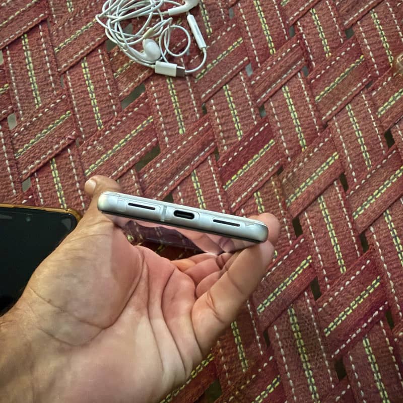 Google Pixel 7 4