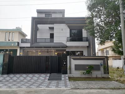 10 Marla Beautiful House For Sale In Central Park Housing Society Lahore