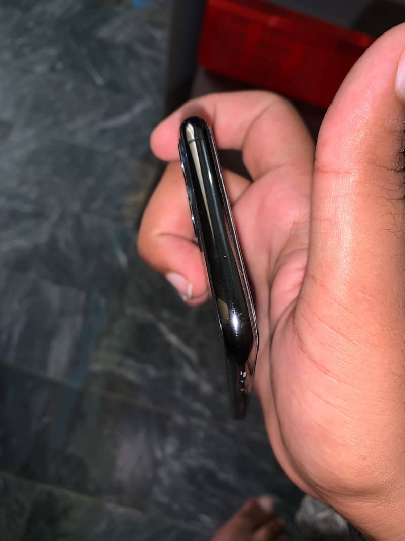 Apple iPhone 11 Pro 1
