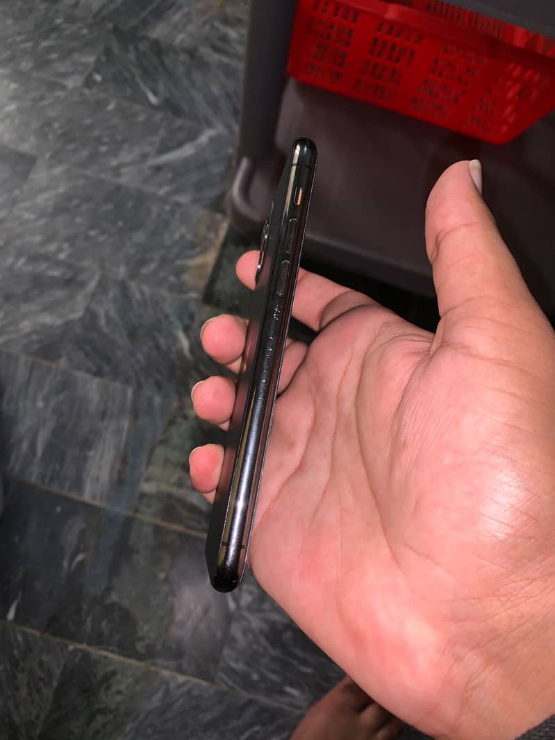 Apple iPhone 11 Pro 3