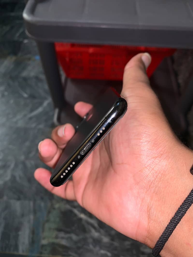 Apple iPhone 11 Pro 4