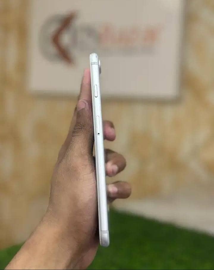 Apple iPhone 7 Plus 3