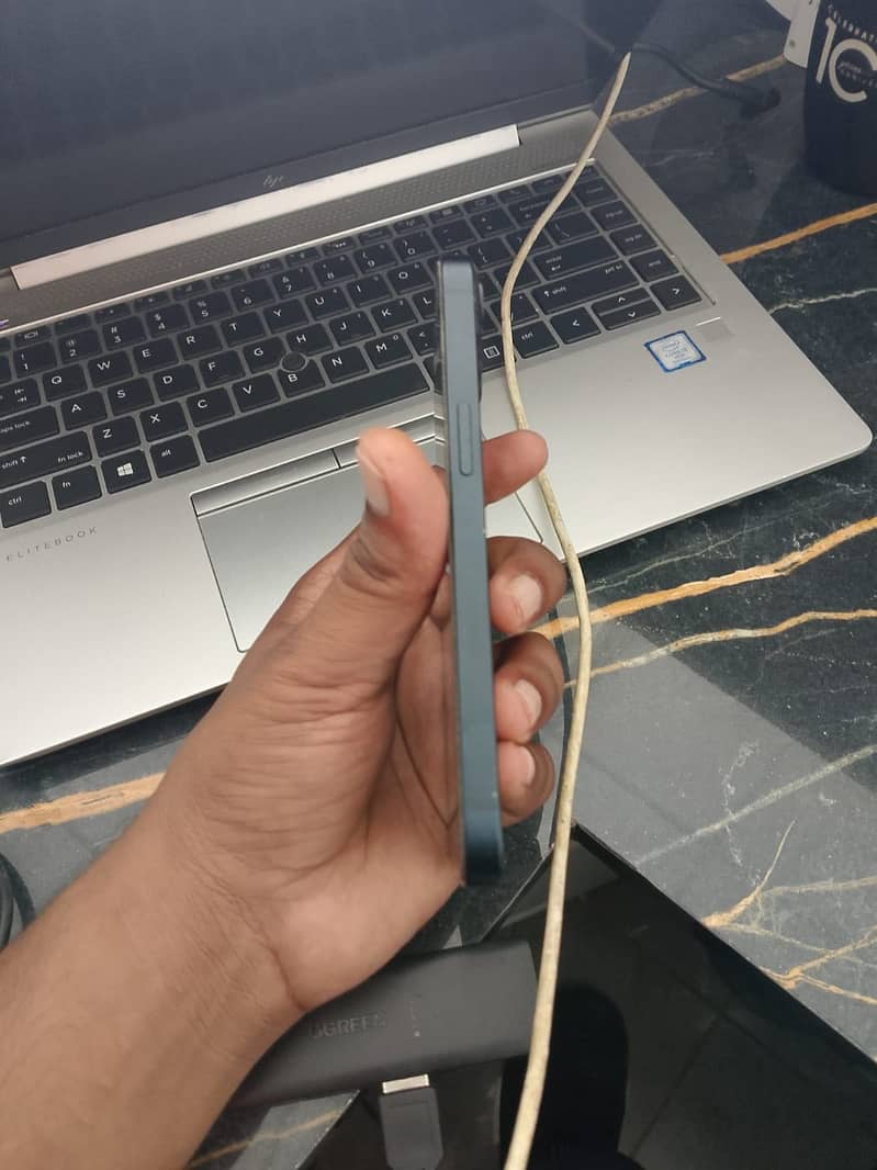 Apple iPhone 13 1