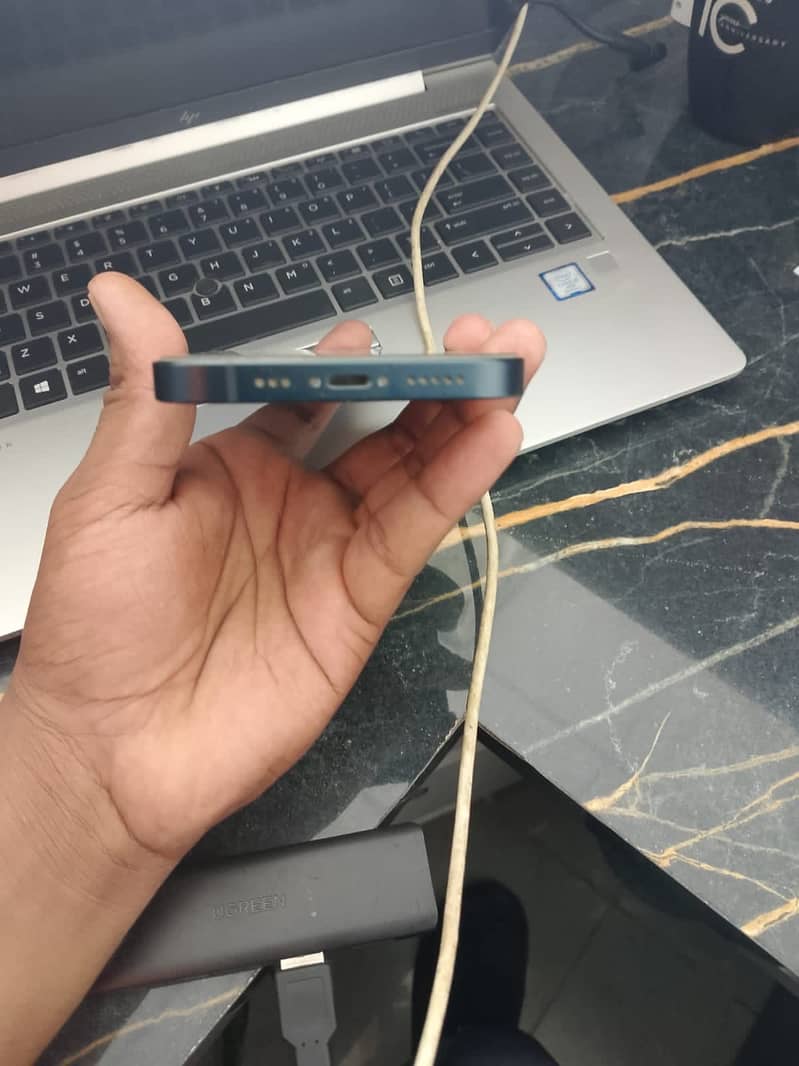 Apple iPhone 13 2
