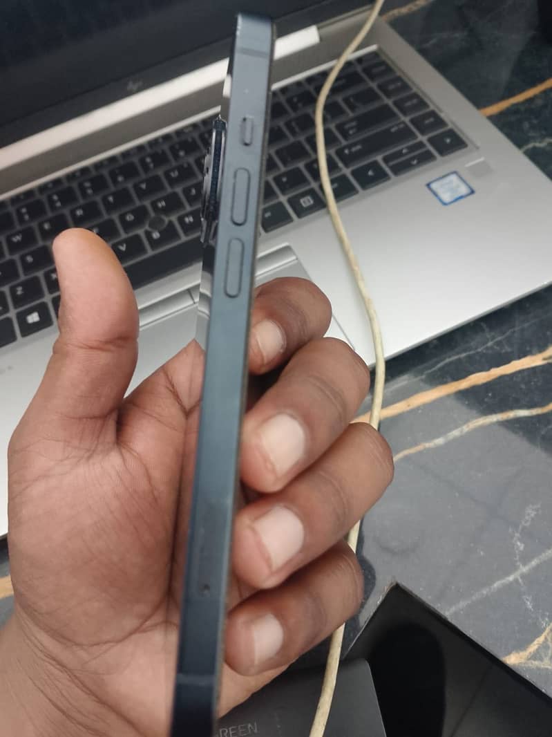 Apple iPhone 13 3