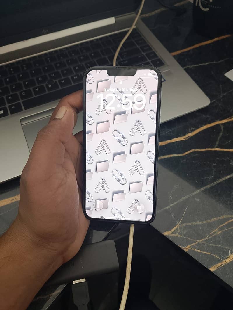 Apple iPhone 13 4