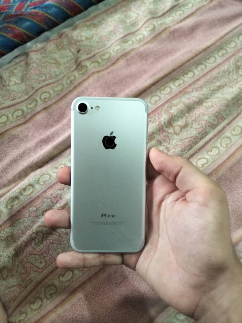 Apple iPhone 7 0