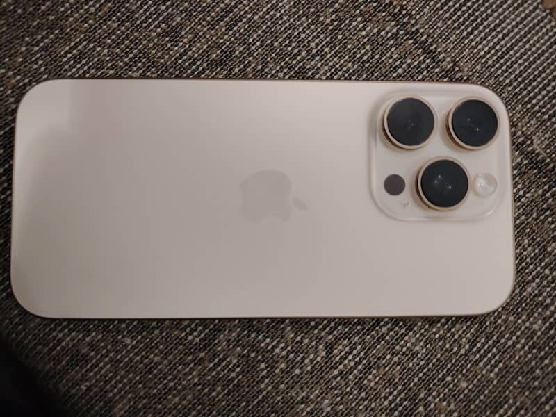 Apple iPhone 16 Pro 0