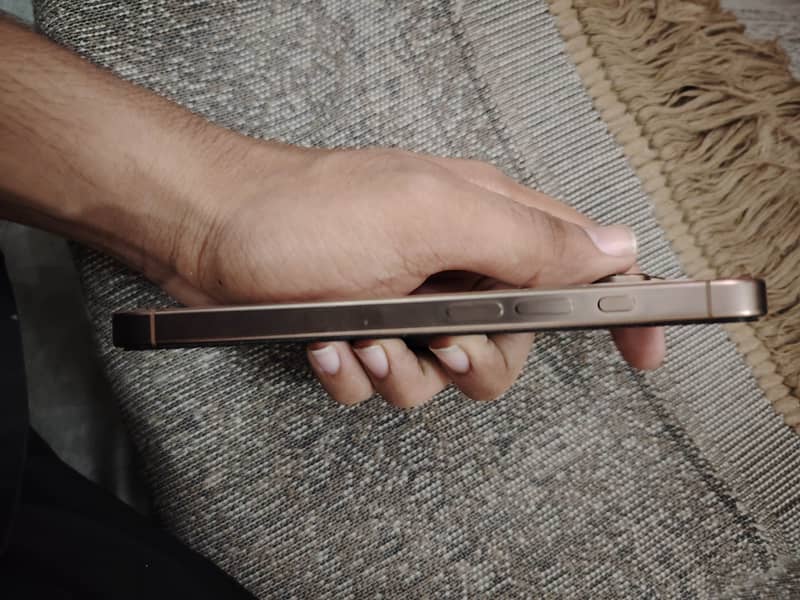 Apple iPhone 16 Pro 2