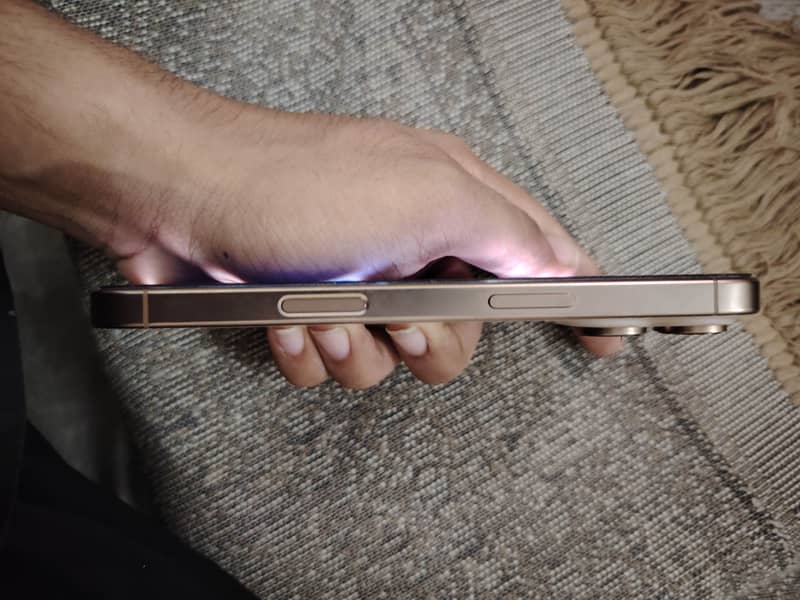Apple iPhone 16 Pro 4