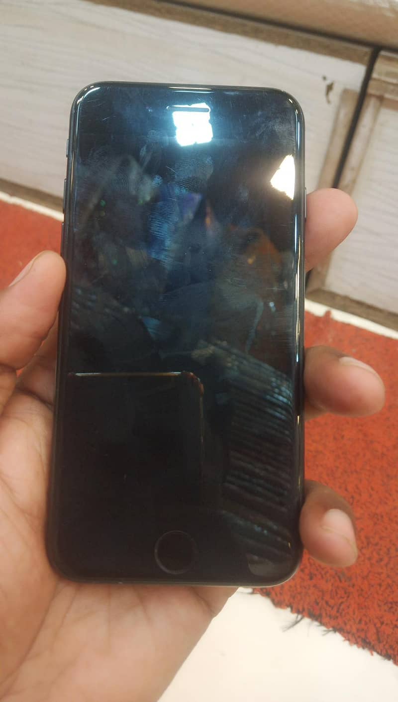 Apple iPhone 7 2