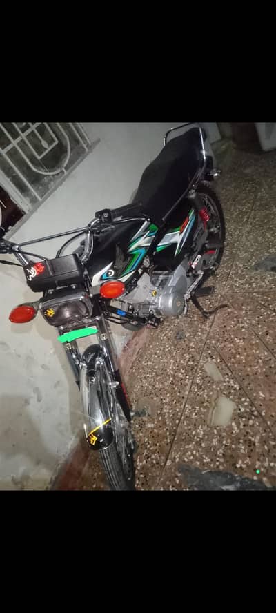 honda 125. ,,,,2023 model all punjab nam doucamnt complet