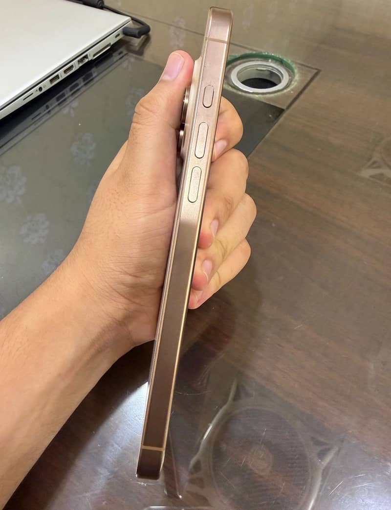 Apple iPhone 16 Pro Max 5