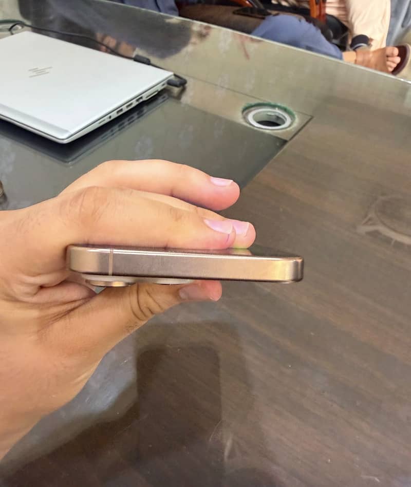 Apple iPhone 16 Pro Max 6